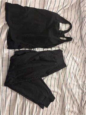 Black Women's athletic set- Sleek Everyday Comfort